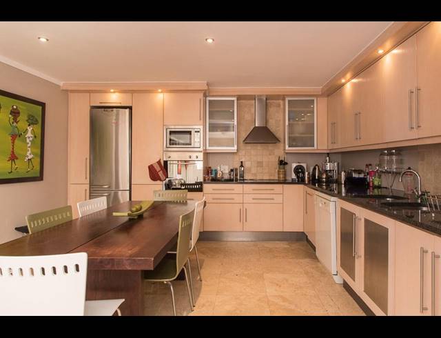 1 BEDROOM APARTMENT TO LET IN CAMPS BAY